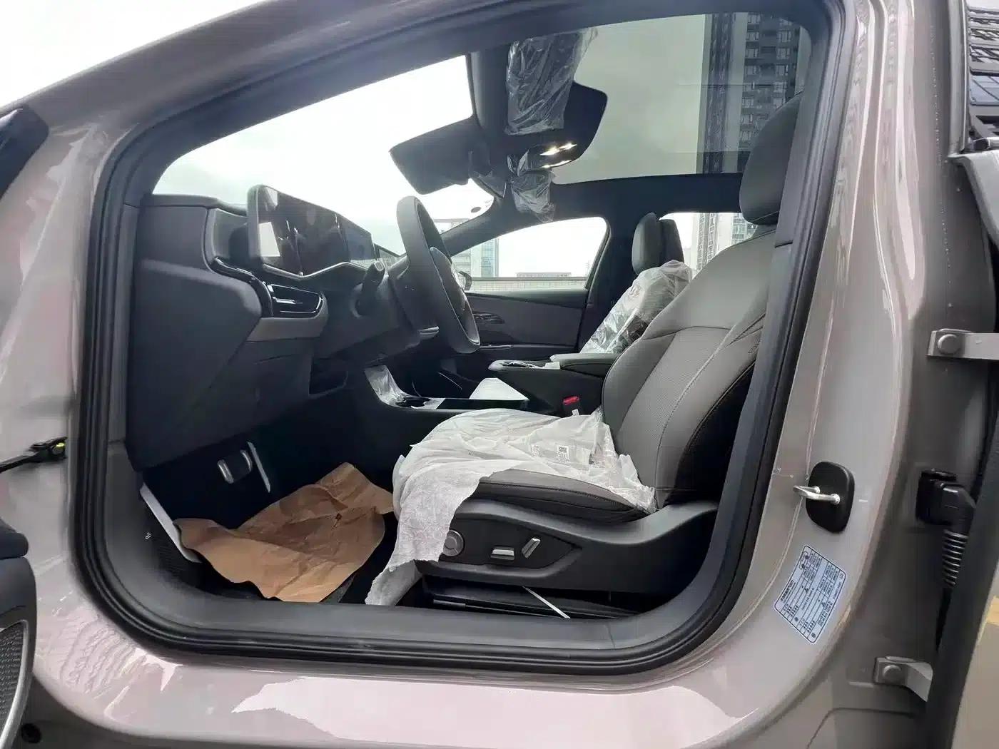 Hongqi EH7 2025 Model 690 Smart Selection Edition — миниатюра 4