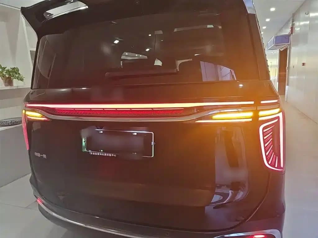 Hongqi HQ9 PHEV 2024 2.0T AWD Luxury Edition — миниатюра 6