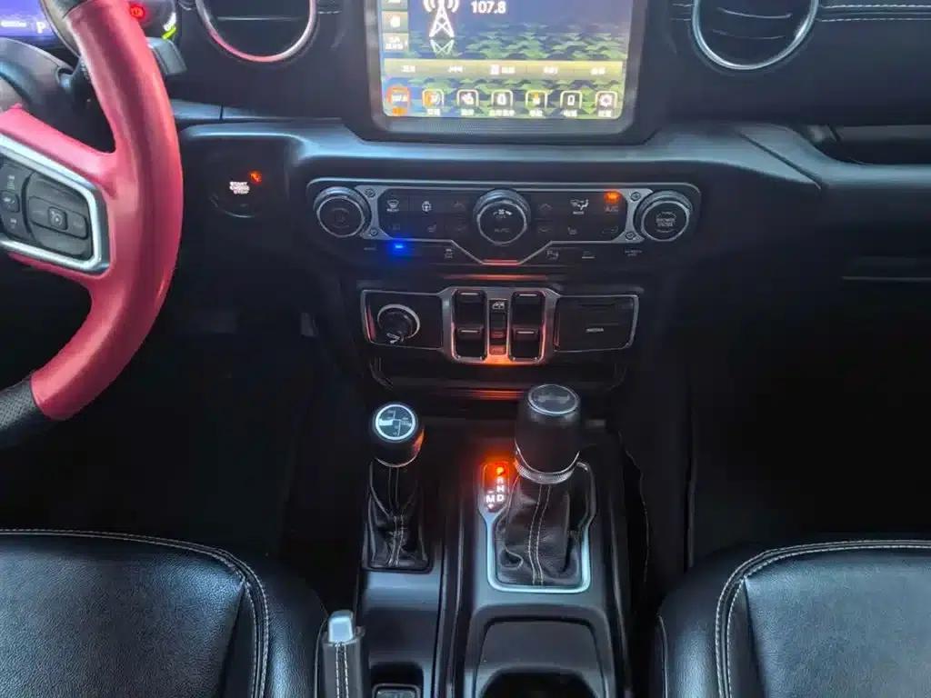 Jeep Wrangler New Energy 2021 Model 4-Door 2.0T 4xe Sahara — миниатюра 8