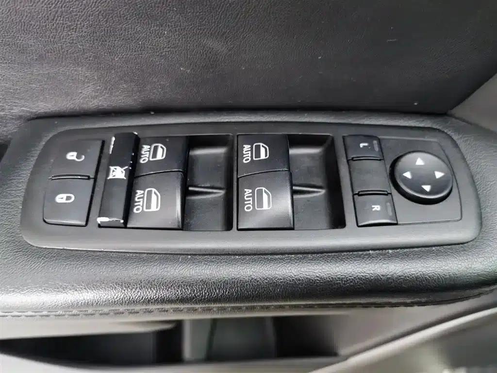 Commander 2018 2.0T 2WD Enjoy Edition (National V Emission Standard) — миниатюра 9