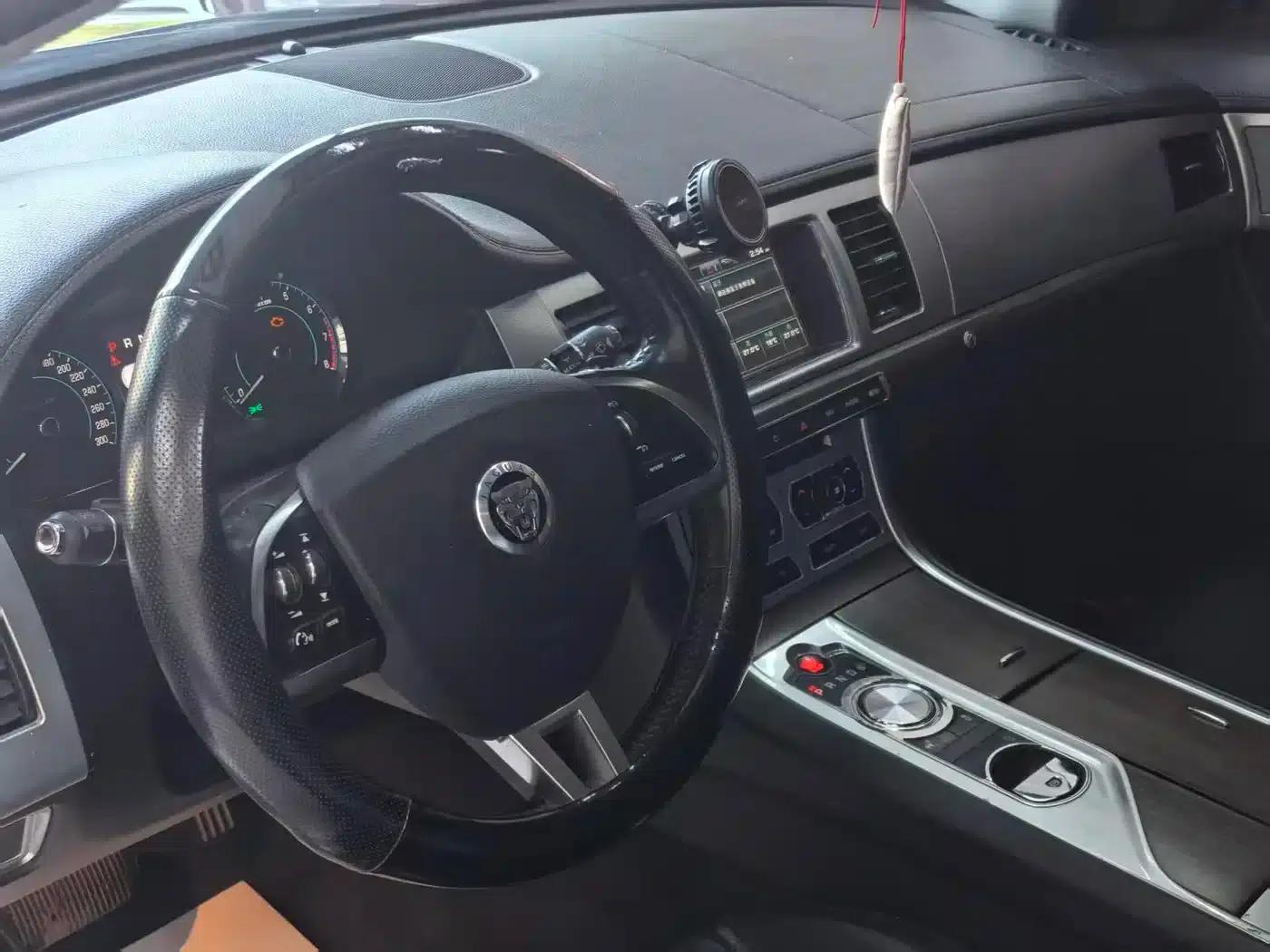 2013 Jaguar XF 2.0T Elegance Edition — миниатюра 9