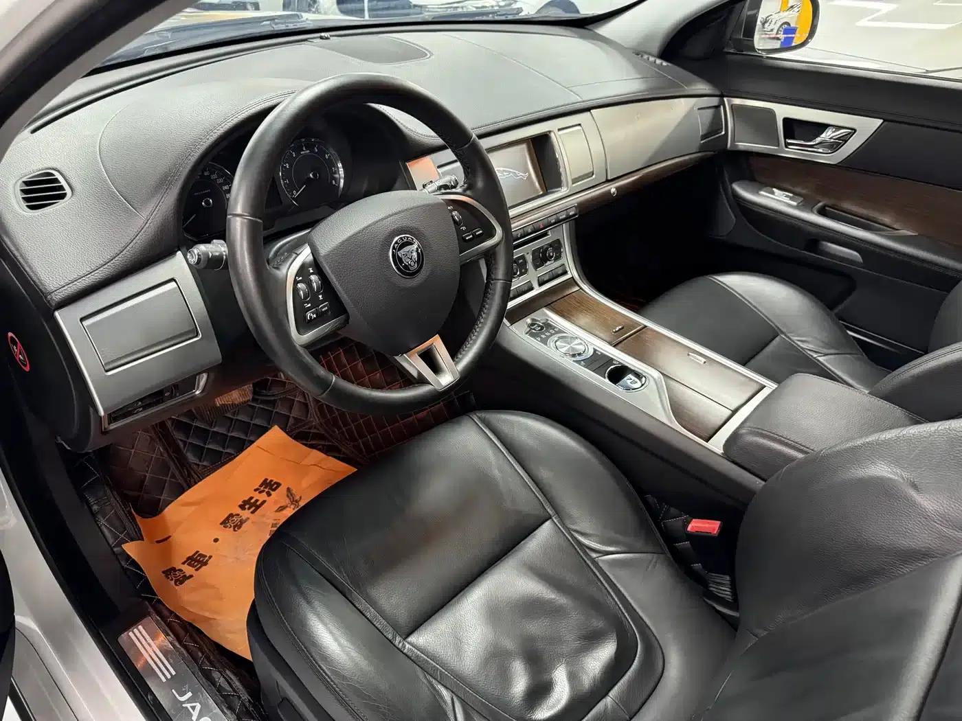 2014 Jaguar XF 2.0T Elegance Edition — миниатюра 4