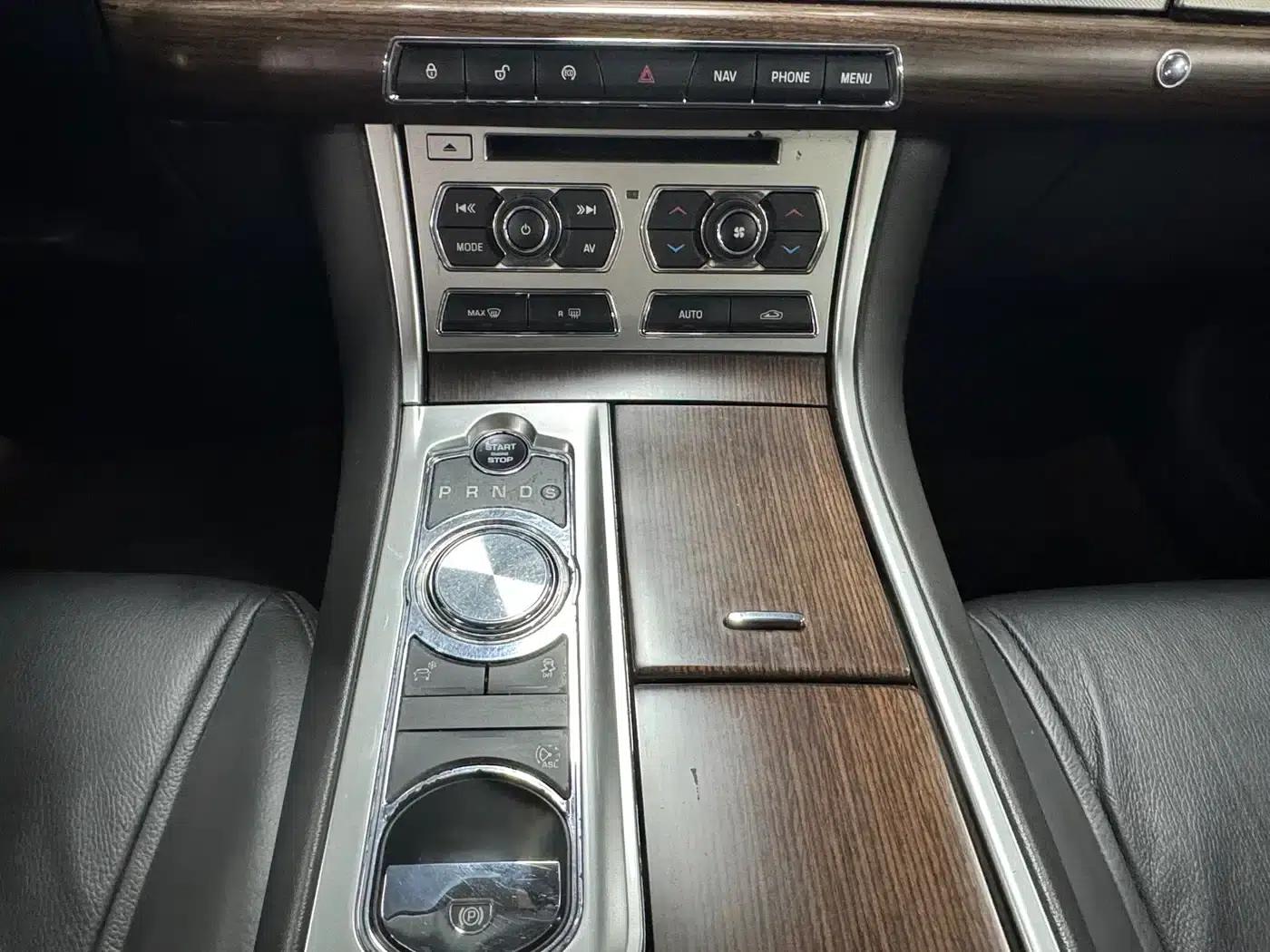 2014 Jaguar XF 2.0T Elegance Edition — миниатюра 6