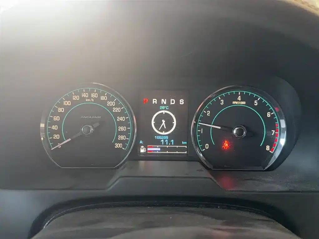 Jaguar XF 2015 XF 2.0T 80th Anniversary Edition — миниатюра 11