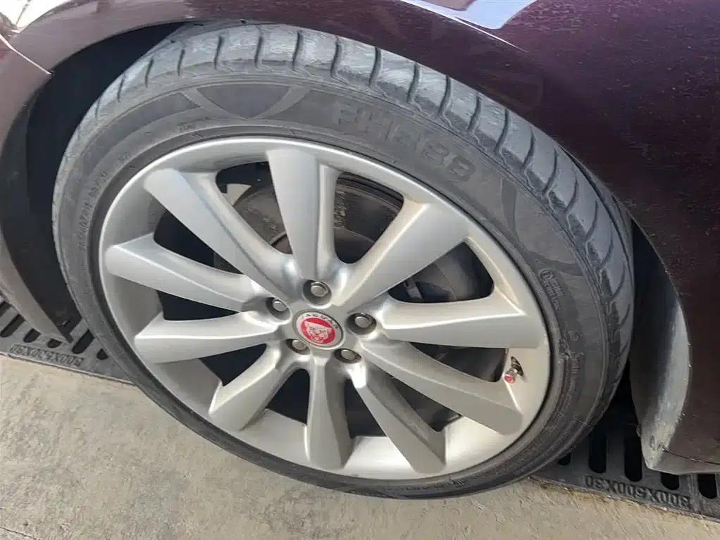 Jaguar XF 2015 XF 2.0T 80th Anniversary Edition — миниатюра 6
