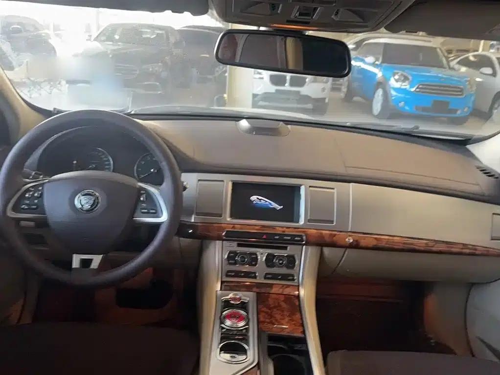 Jaguar XF 2015 XF 2.0T 80th Anniversary Edition — миниатюра 10