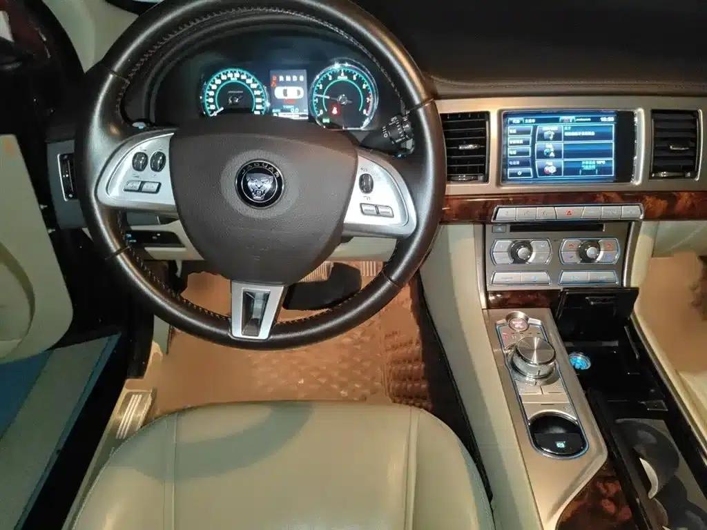 2014 Jaguar XF 2.0T Luxury Edition — миниатюра 3