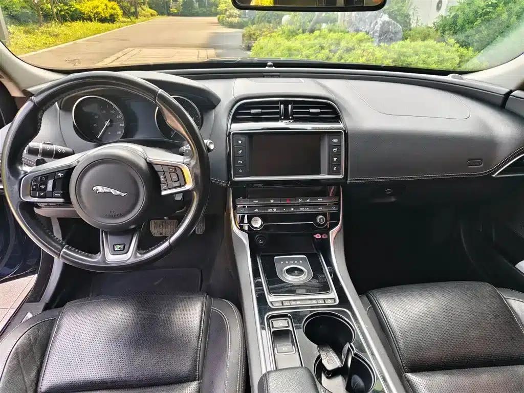 Jaguar XE 2017 2.0T 200PS R-Sport — миниатюра 9