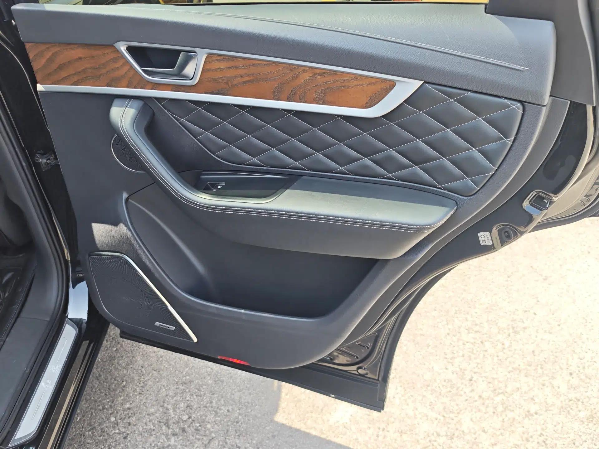 Hongqi HS7 2021 2.0T DCT Two-Wheel Drive Smart Connect Flagship Edition — миниатюра 25