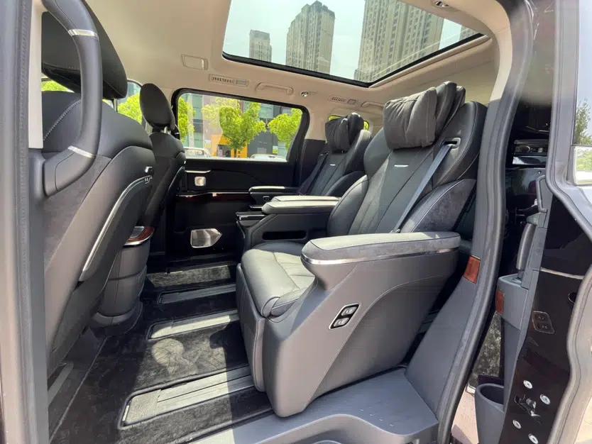 Hongqi HQ9 PHEV 2024 2.0T Four-Wheel Drive Luxury Edition — миниатюра 27