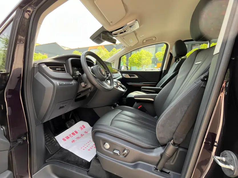 Hongqi HQ9 PHEV 2024 2.0T Four-Wheel Drive Luxury Edition — миниатюра 32
