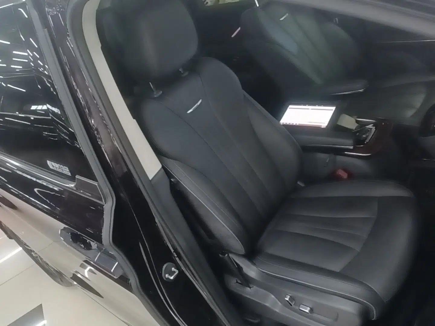 Hongqi HQ9 PHEV 2024 2.0T Four-Wheel Drive Luxury Edition — миниатюра 33