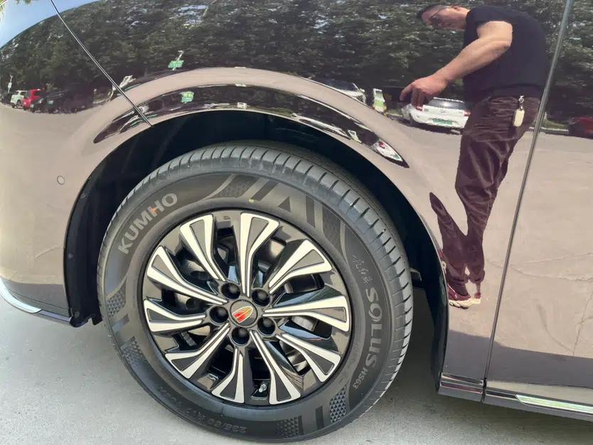 Hongqi HQ9 PHEV 2024 2.0T Four-Wheel Drive Luxury Edition — миниатюра 7