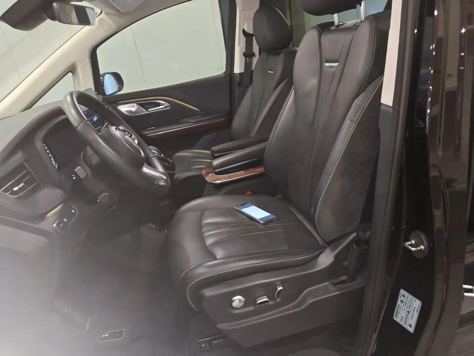 Hongqi HQ9 PHEV 2024 2.0T Four-Wheel Drive Luxury Edition — миниатюра 18