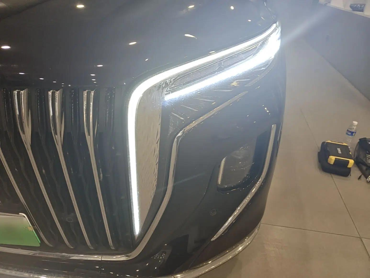 Hongqi HQ9 PHEV 2024 2.0T Four-Wheel Drive Luxury Edition — миниатюра 9