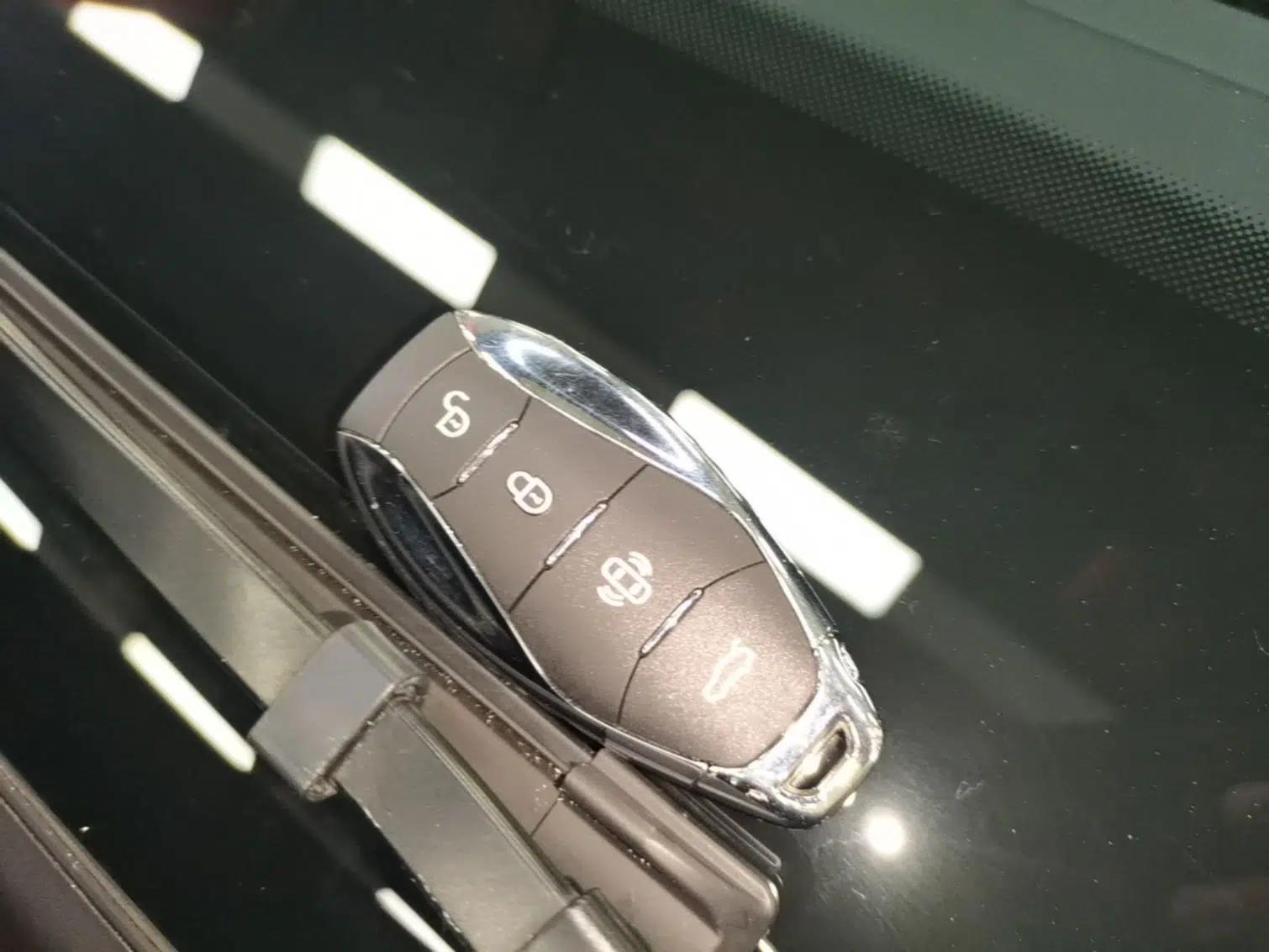 Hongqi Tiangong 08 2025 680 All-Wheel Drive Smart Selection Edition — миниатюра 12