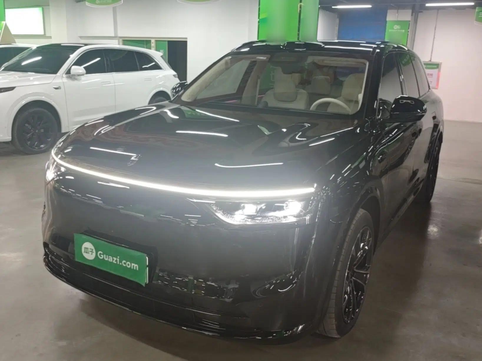 Hima AITO M8 2025 Extended-Range Max+ Version 53.4 kWh 5-Seater Edition — миниатюра 1