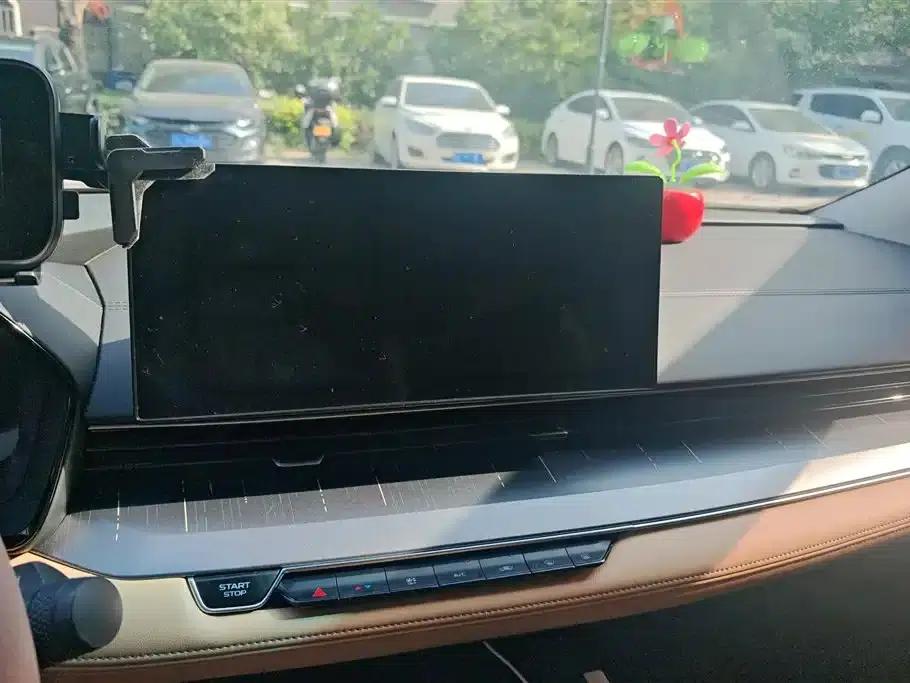 Geely Emgrand L HiP 2022 1.5TD-DHT Pro 100KM Super — миниатюра 13