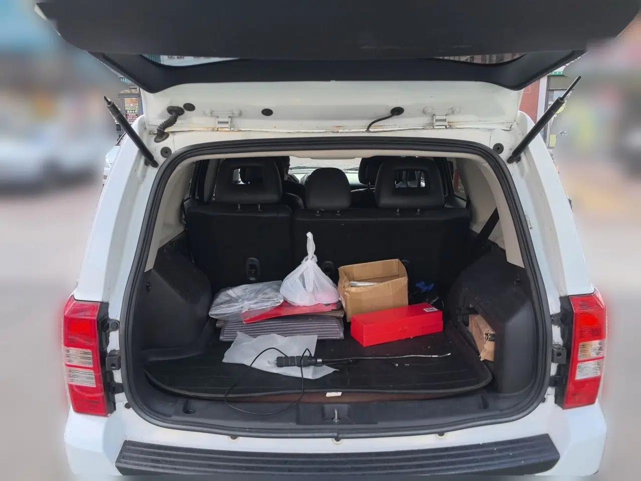 Jeep Patriot 2013 2.4 Sport Edition — миниатюра 20