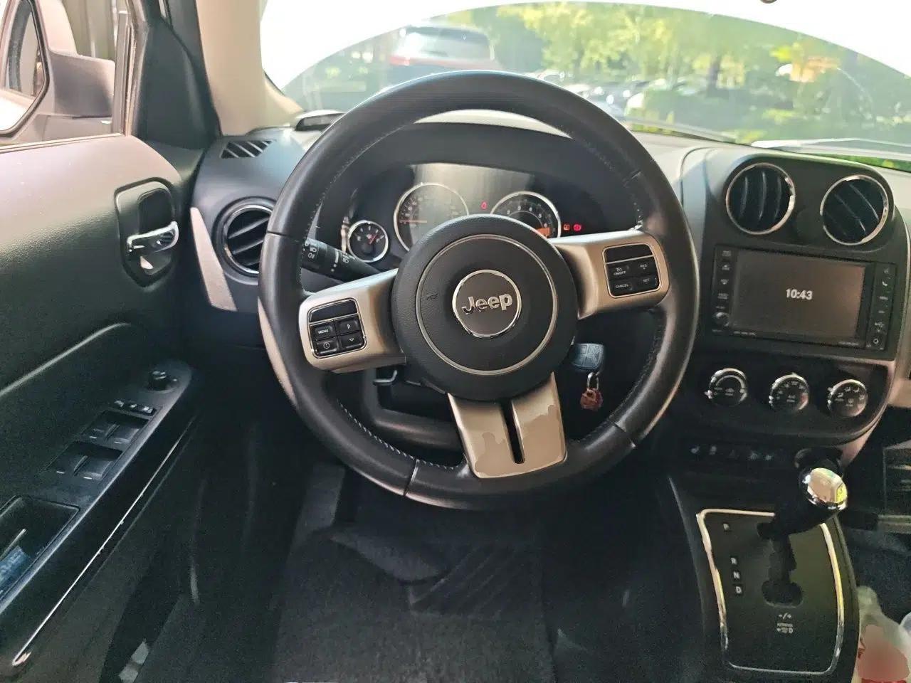 Jeep Patriot 2014 2.4L Luxury Navigation Edition — миниатюра 11