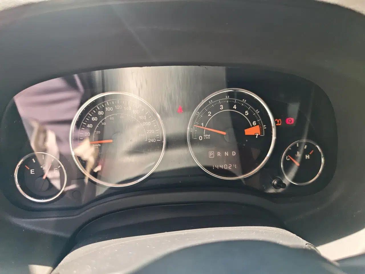 Jeep Patriot 2014 2.4L Luxury Navigation Edition — миниатюра 12