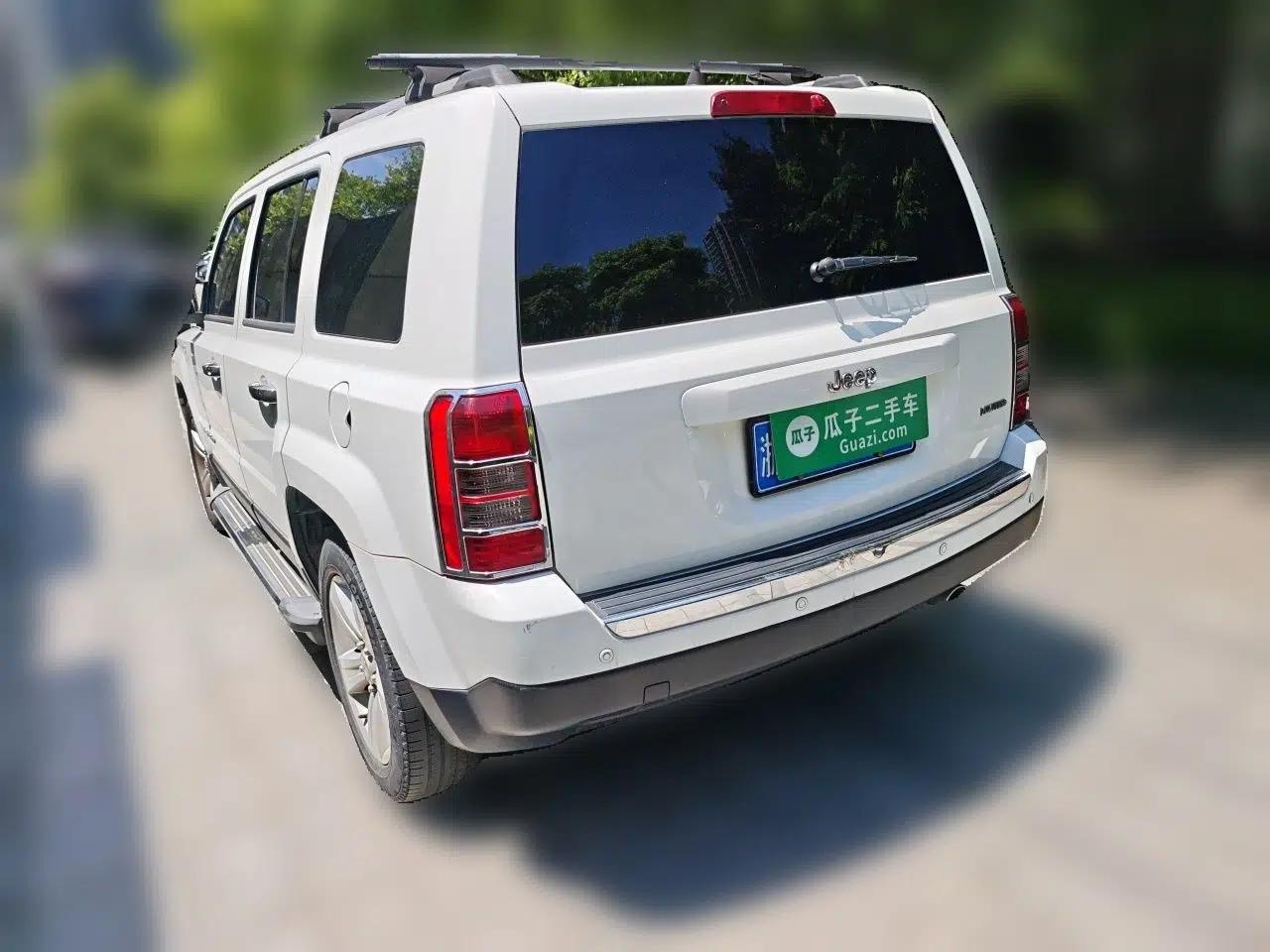 Jeep Patriot 2014 2.4L Luxury Navigation Edition — миниатюра 4