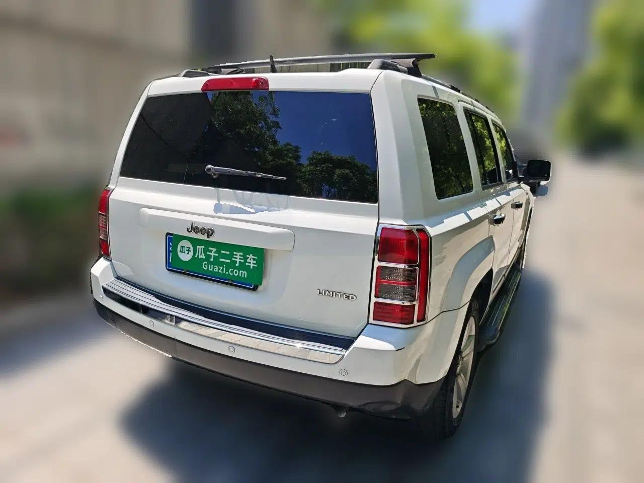 Jeep Patriot 2014 2.4L Luxury Navigation Edition — миниатюра 6