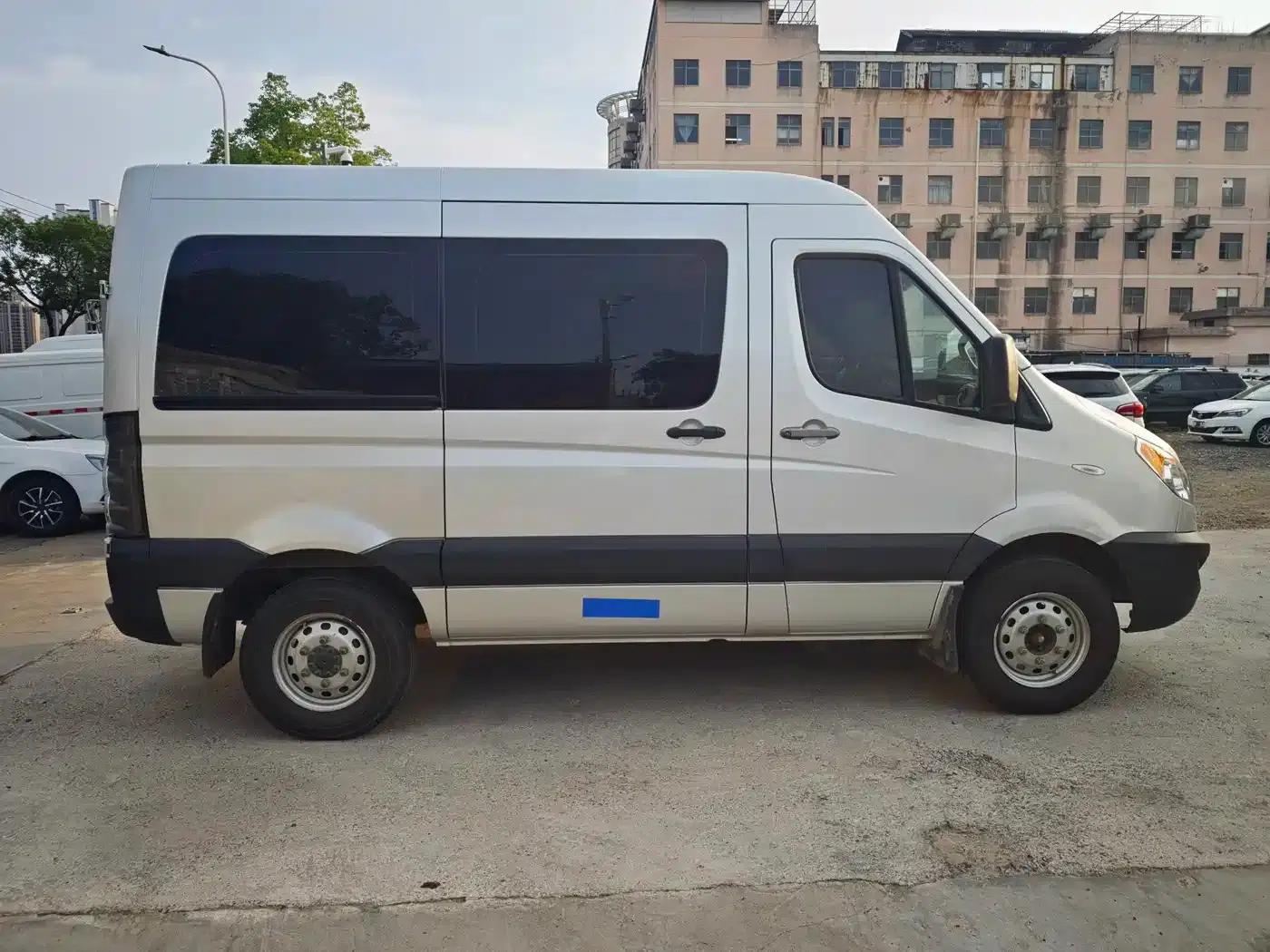 Starlight 2019 1.9T Short Wheelbase Multipurpose Passenger Vehicle — миниатюра 4
