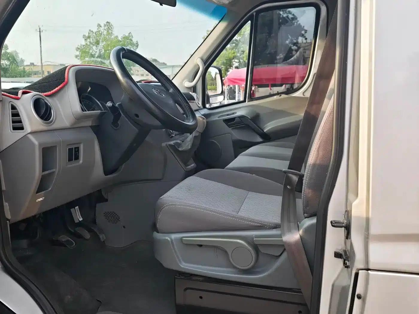 Starlight 2019 1.9T Short Wheelbase Multipurpose Passenger Vehicle — миниатюра 5