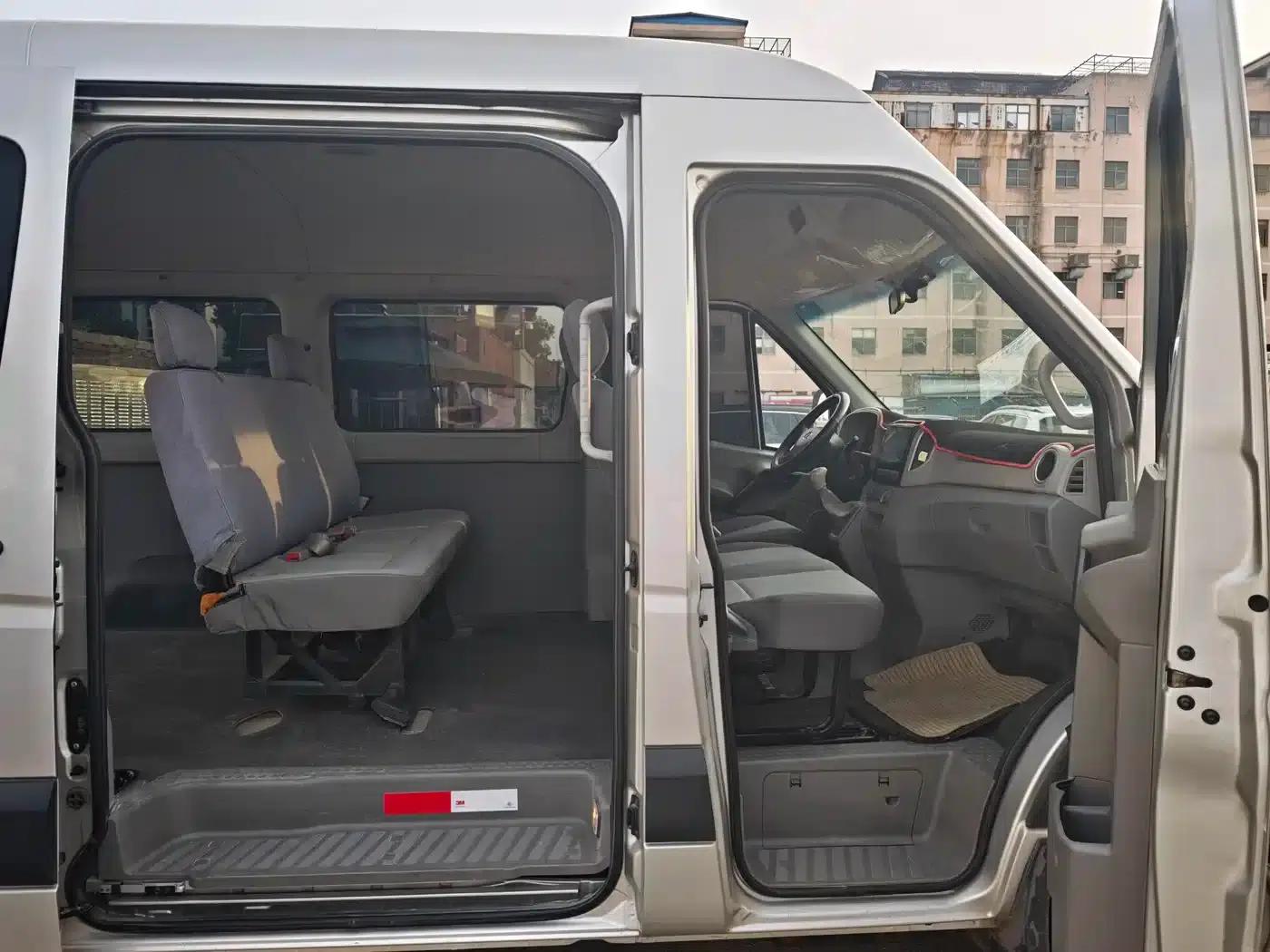 Starlight 2019 1.9T Short Wheelbase Multipurpose Passenger Vehicle — миниатюра 7
