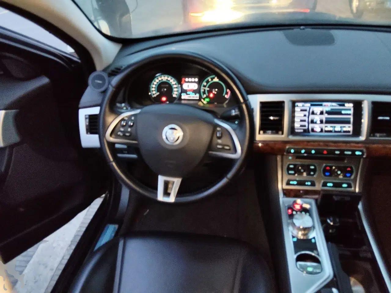 Jaguar XF 2013 XF 2.0T Luxury Edition — миниатюра 11
