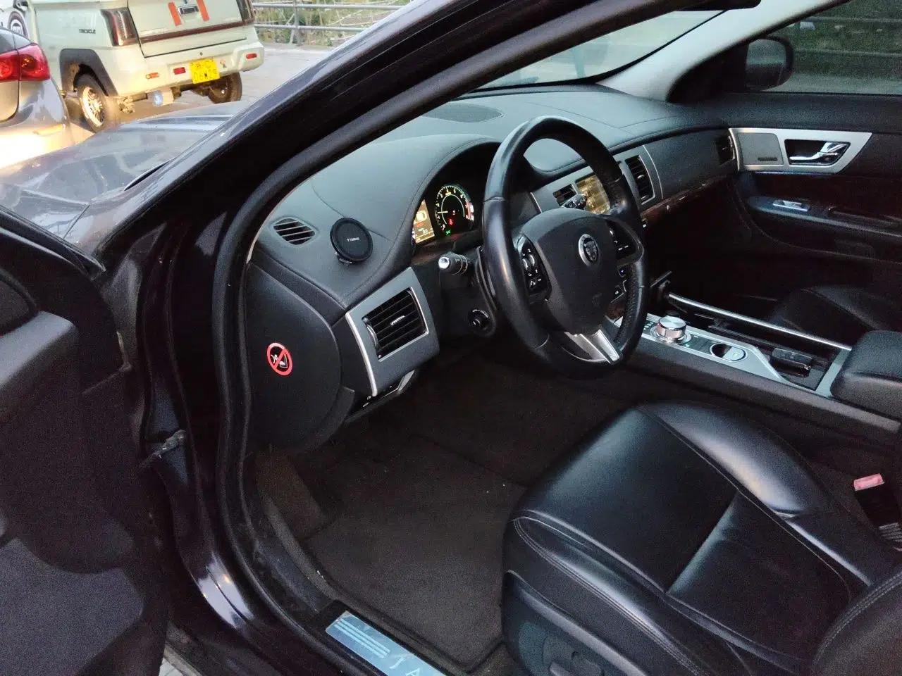 Jaguar XF 2013 XF 2.0T Luxury Edition — миниатюра 17