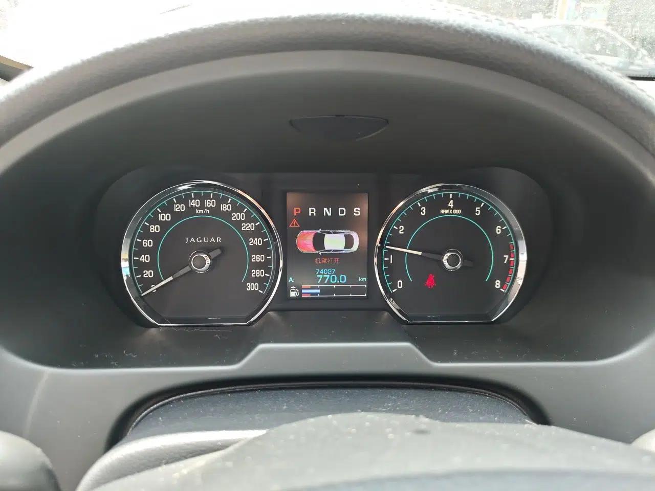 Jaguar XF 2013 XF 2.0T Luxury Edition — миниатюра 12