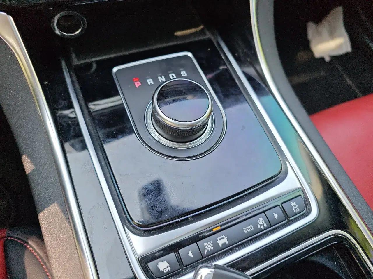 Jaguar XE 2019 2.0T 300 PS All-Wheel-Drive Landmark Edition — миниатюра 15