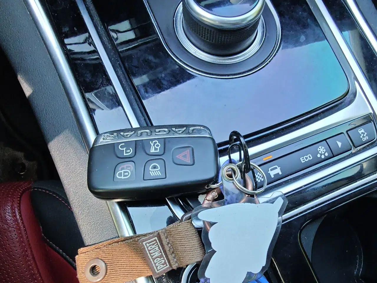 Jaguar XE 2019 2.0T 300 PS All-Wheel-Drive Landmark Edition — миниатюра 9