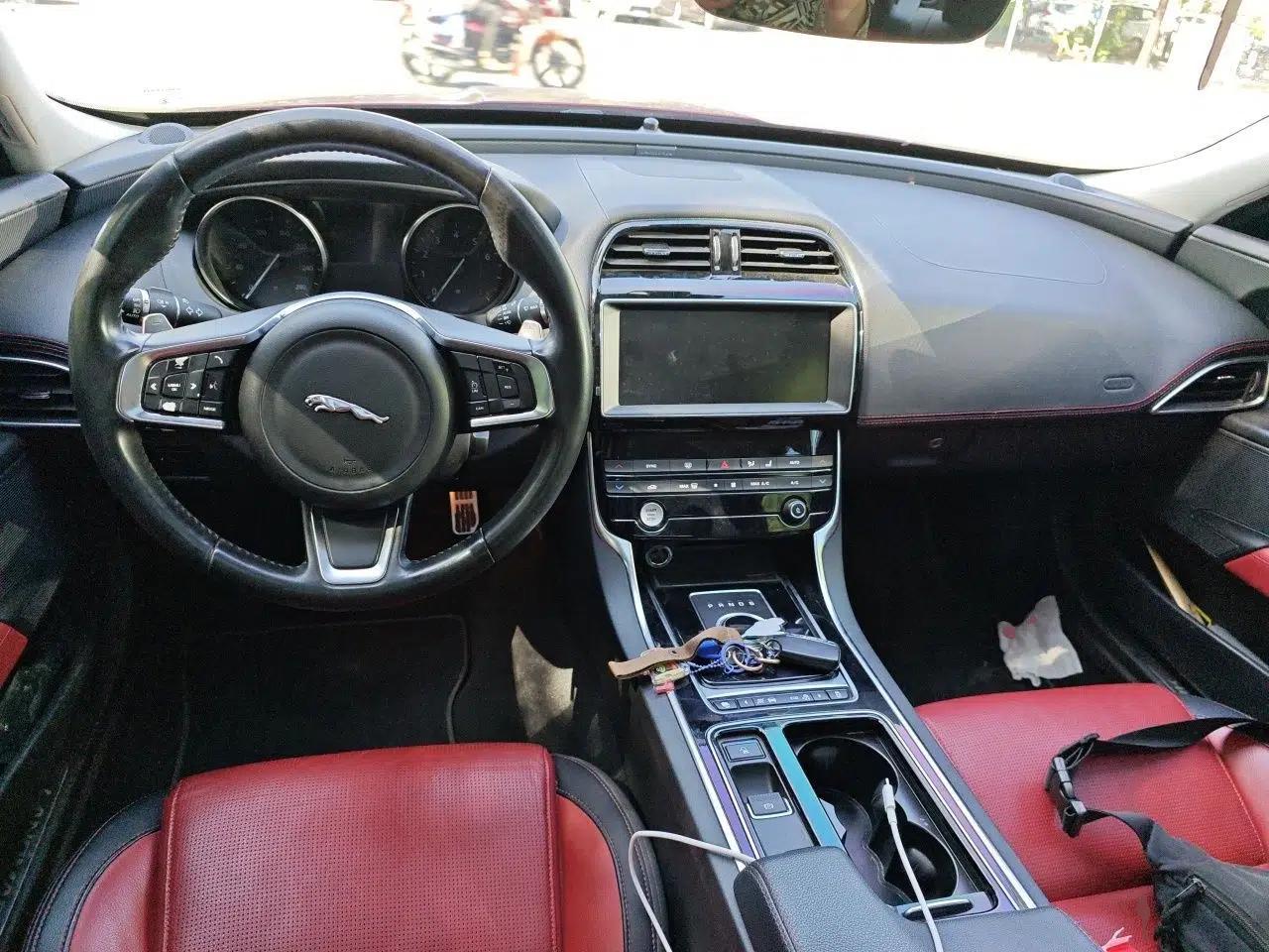 Jaguar XE 2019 2.0T 300 PS All-Wheel-Drive Landmark Edition — миниатюра 10