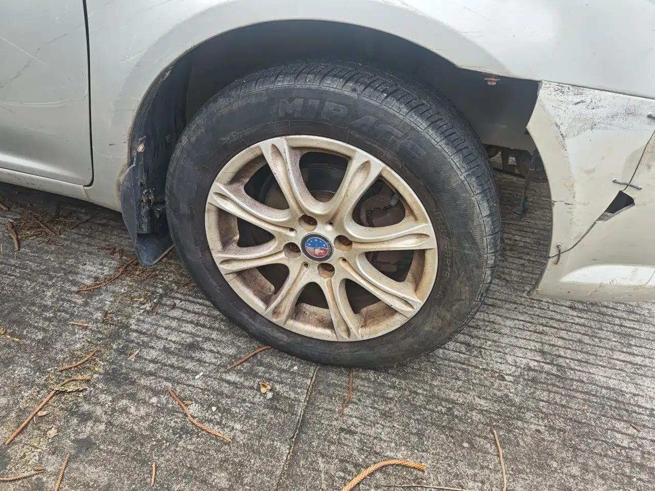 Geely Auto Diamond 2014 Sedan 1.5L Manual Entry-Level Model — миниатюра 8