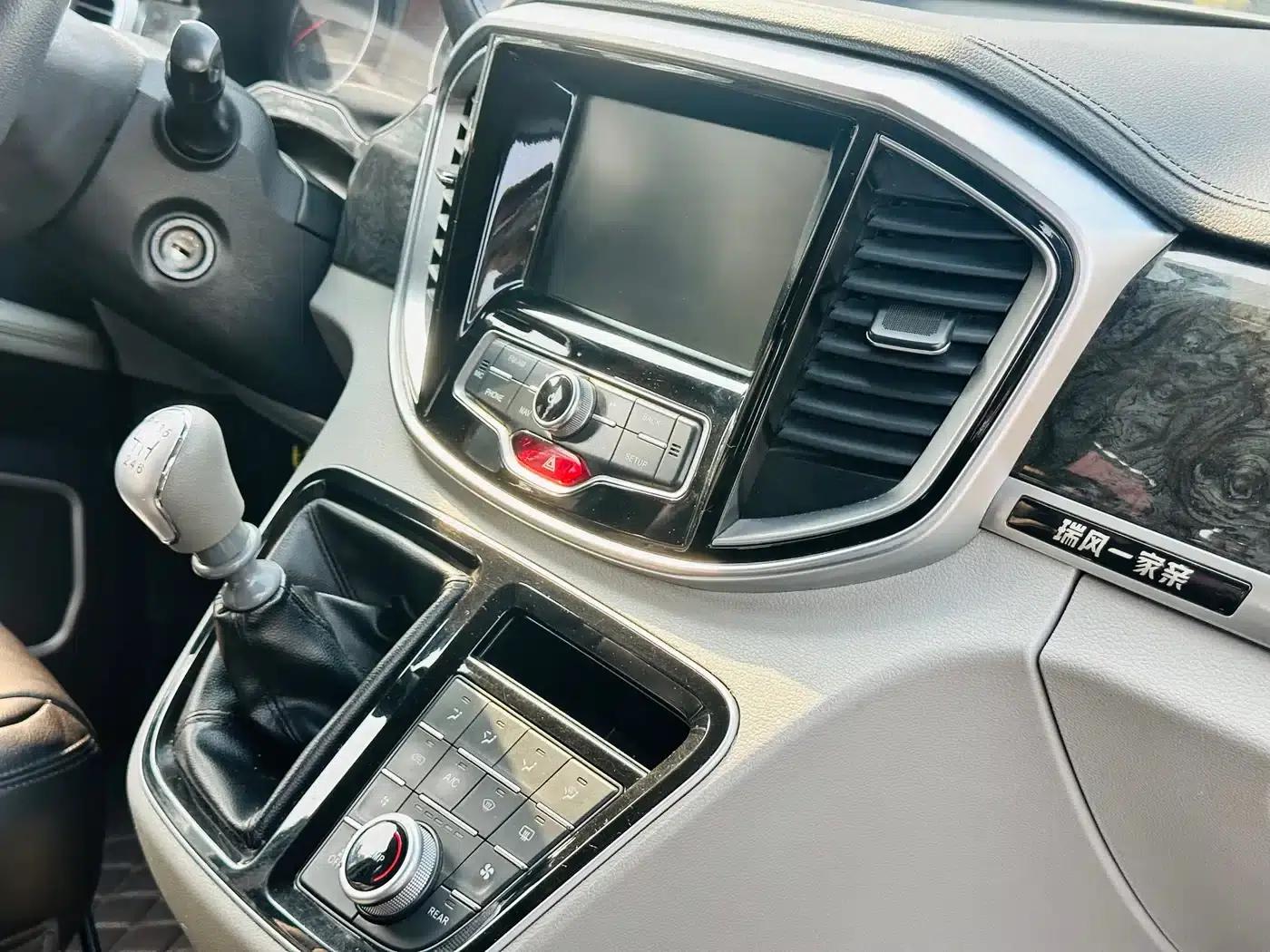 Refine M4 2017 1.9T Diesel Manual Deluxe Edition — миниатюра 13