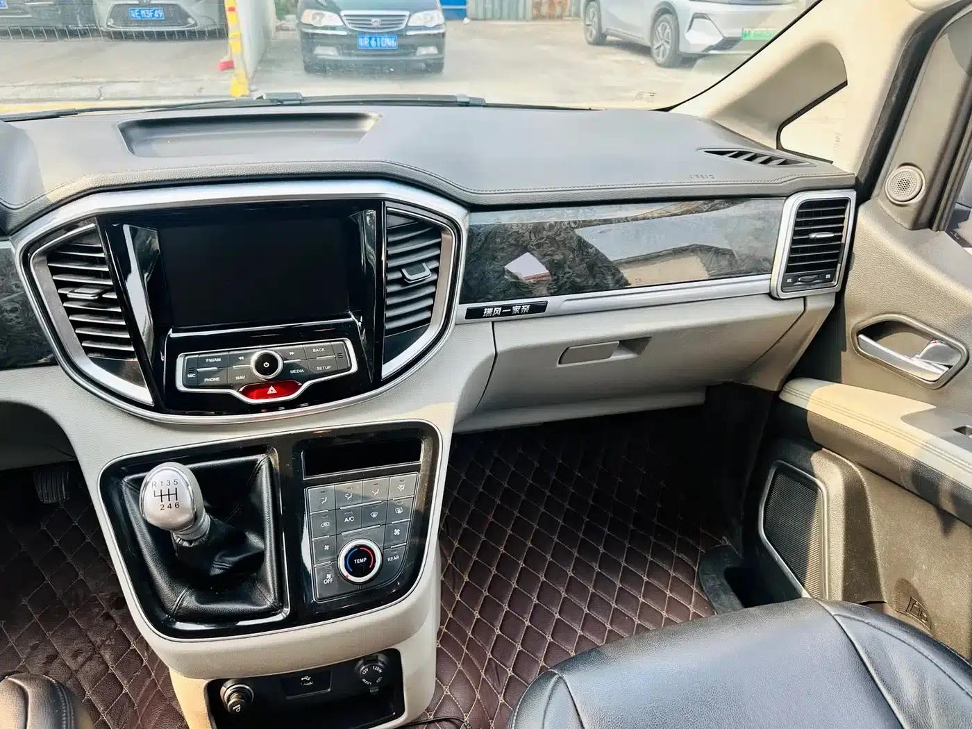 Refine M4 2017 1.9T Diesel Manual Deluxe Edition — миниатюра 16