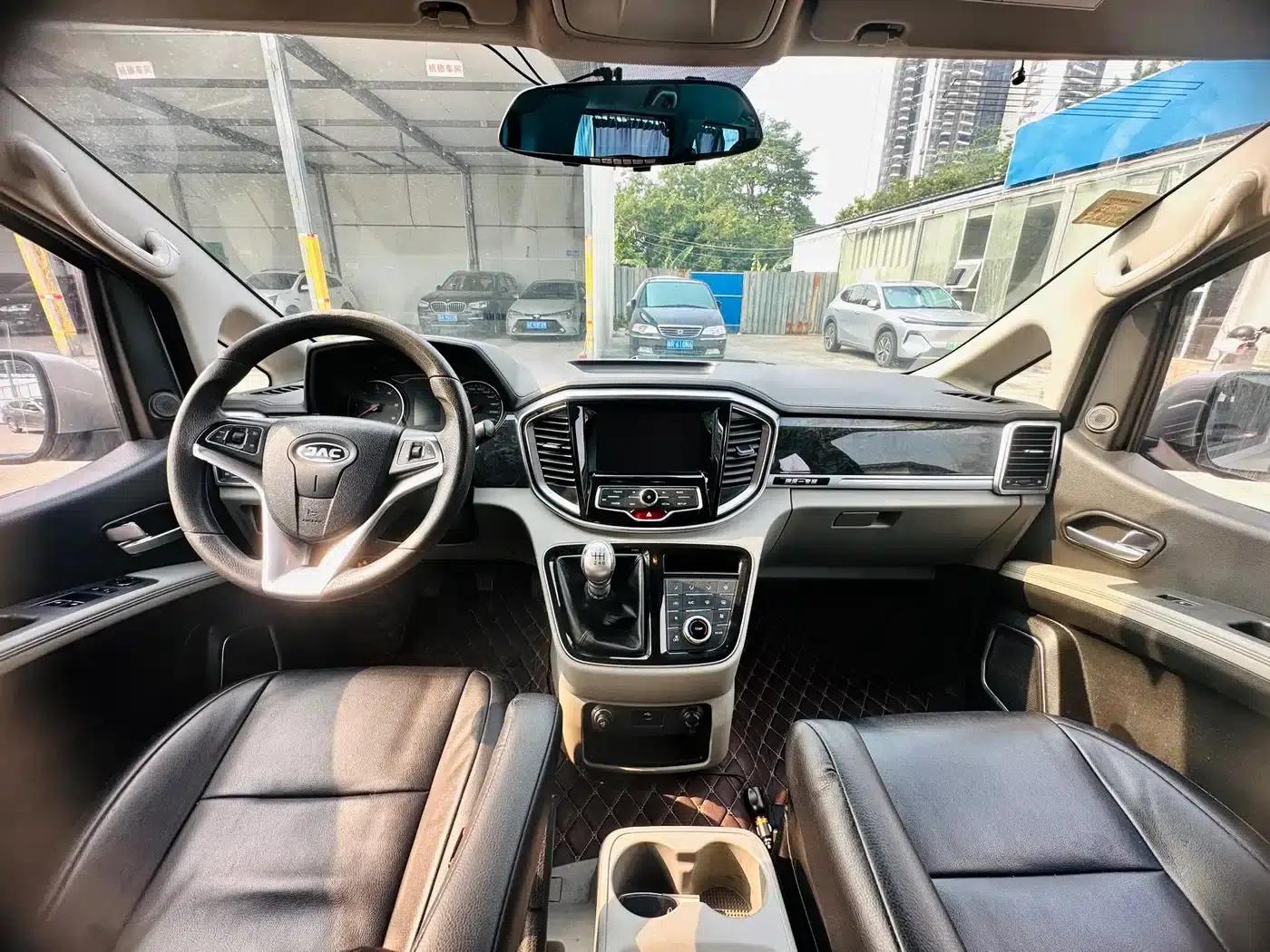 Refine M4 2017 1.9T Diesel Manual Deluxe Edition — миниатюра 18