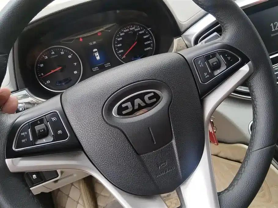 Refine M4 2018 1.5T Manual Hybrid Luxury Edition — миниатюра 15
