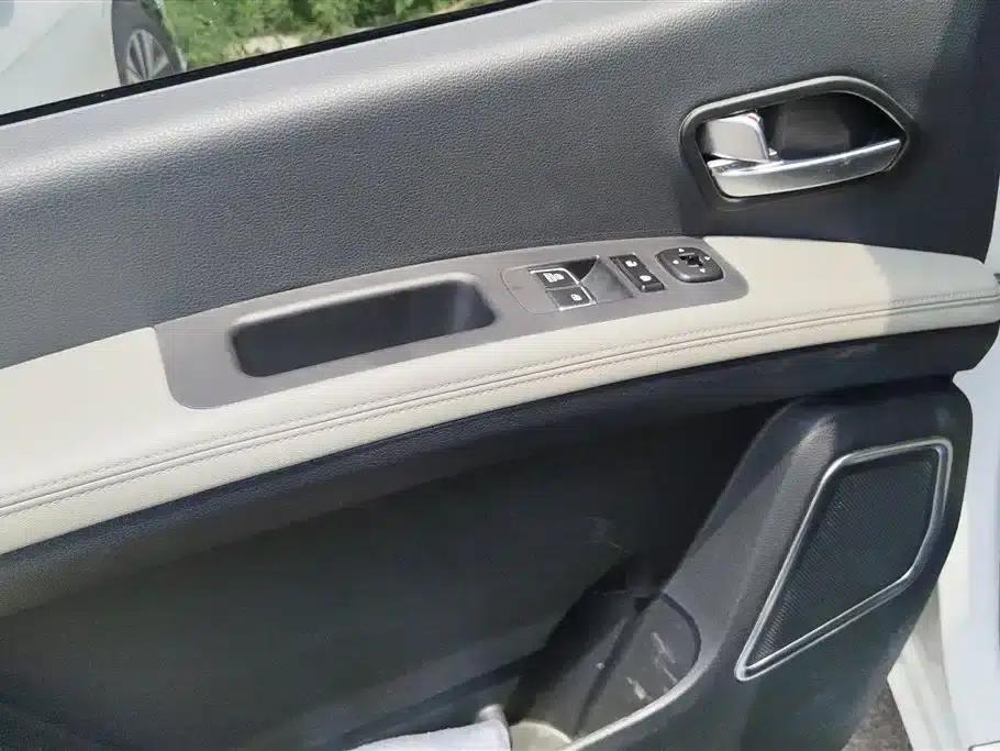 Refine M4 2018 1.5T Manual Hybrid Luxury Edition — миниатюра 7