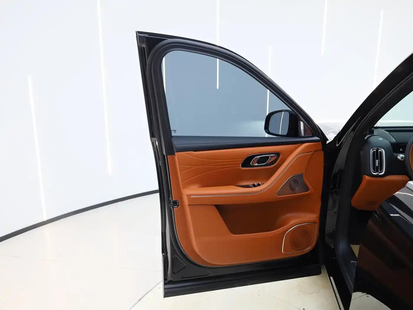 Galaxy M9 2025 210km/h AWD Navigator Edition — миниатюра 10