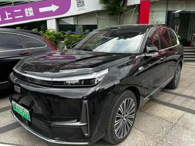 Galaxy M9 2025 210km/h AWD Navigator Edition