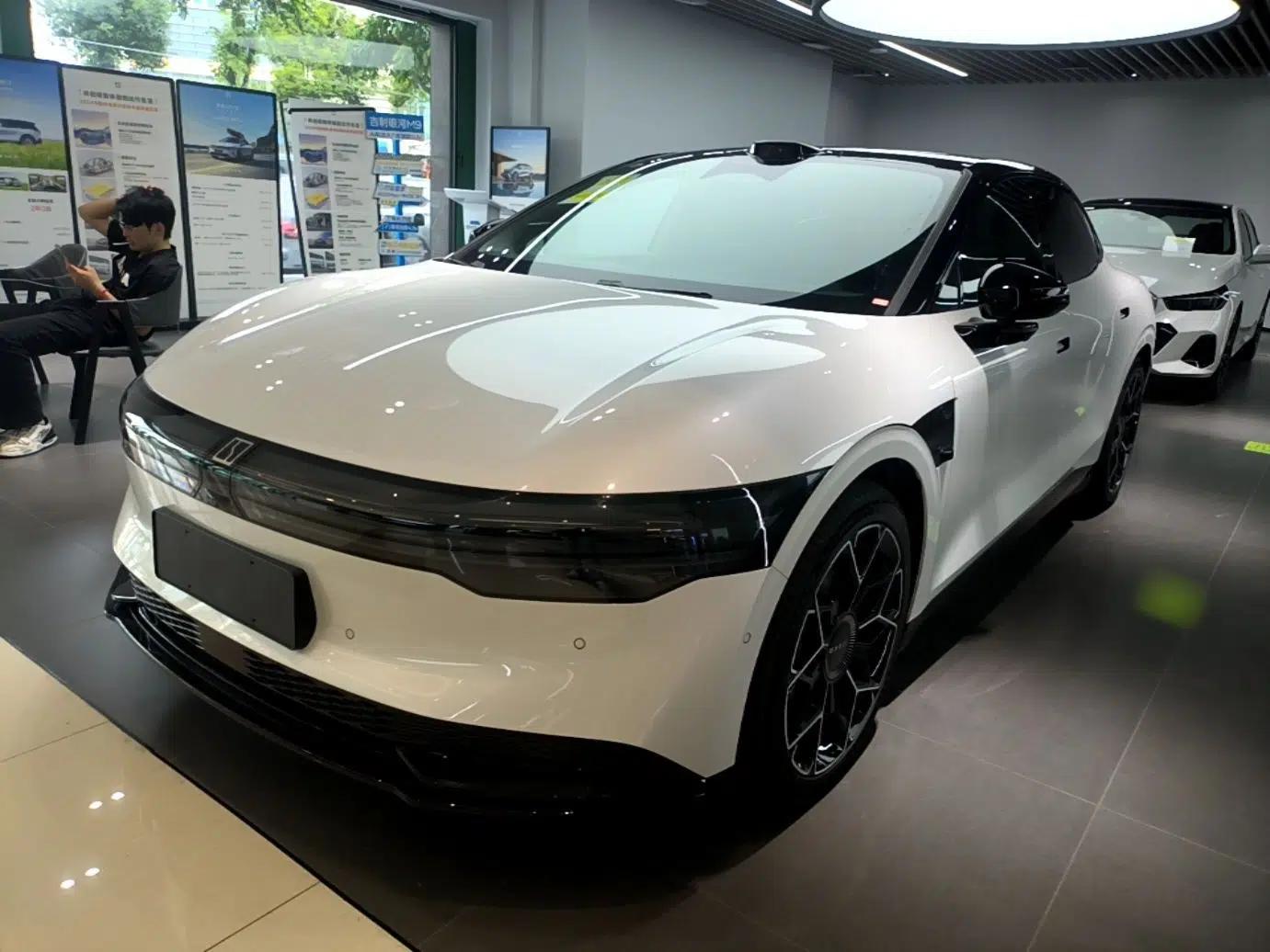 Zeekr 007 2025 Long-Range Rear-Wheel-Drive Intelligent Driving Version 100 kWh — миниатюра 1