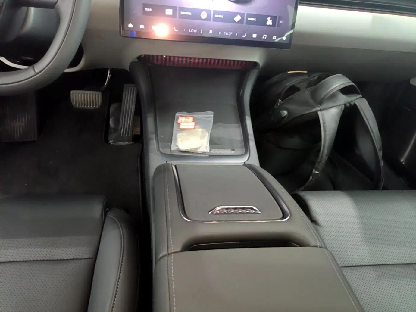 Zeekr 007 2025 Long-Range Rear-Wheel-Drive Intelligent Driving Version 100 kWh — миниатюра 17