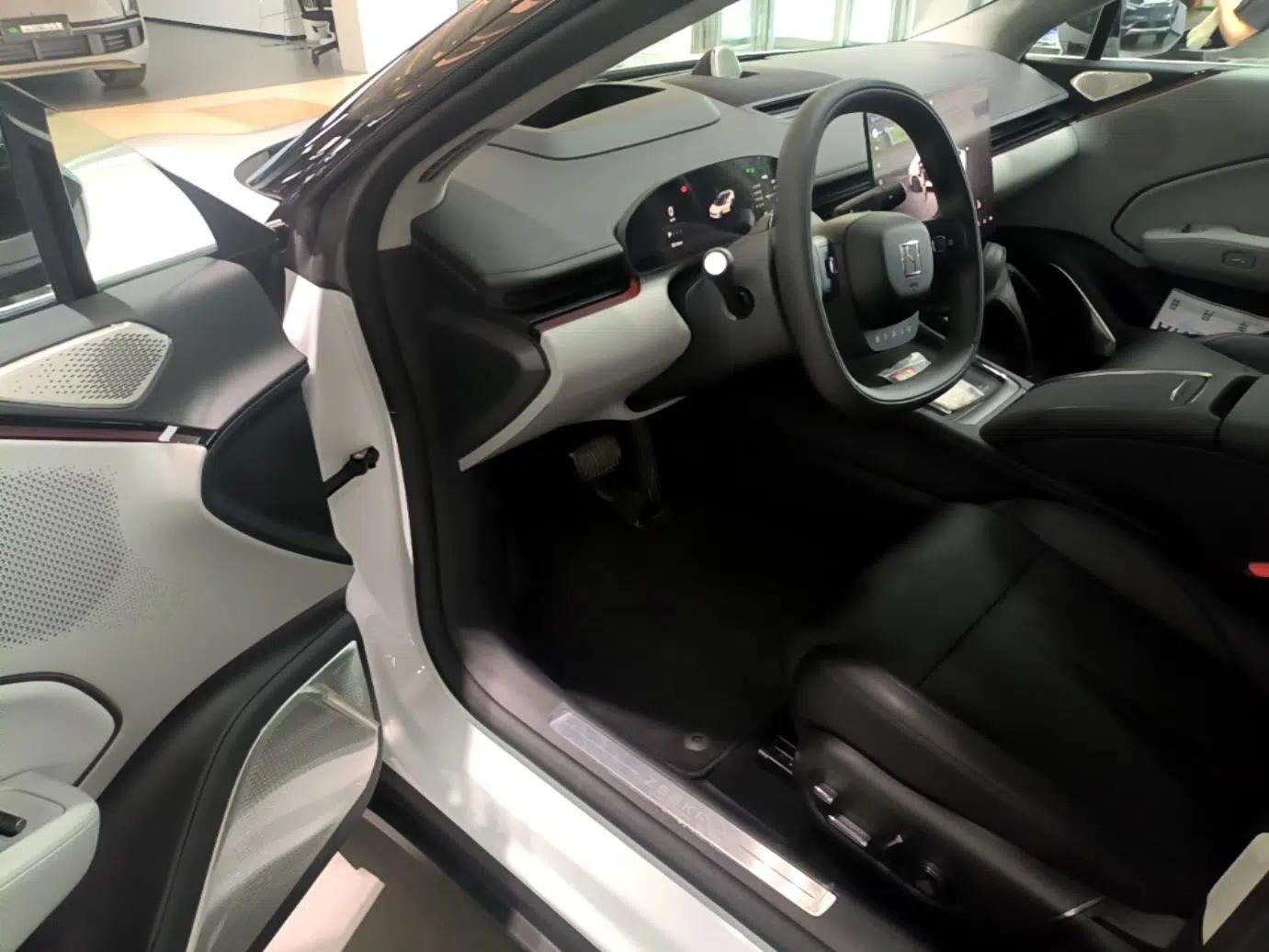 Zeekr 007 2025 Long-Range Rear-Wheel-Drive Intelligent Driving Version 100 kWh — миниатюра 19
