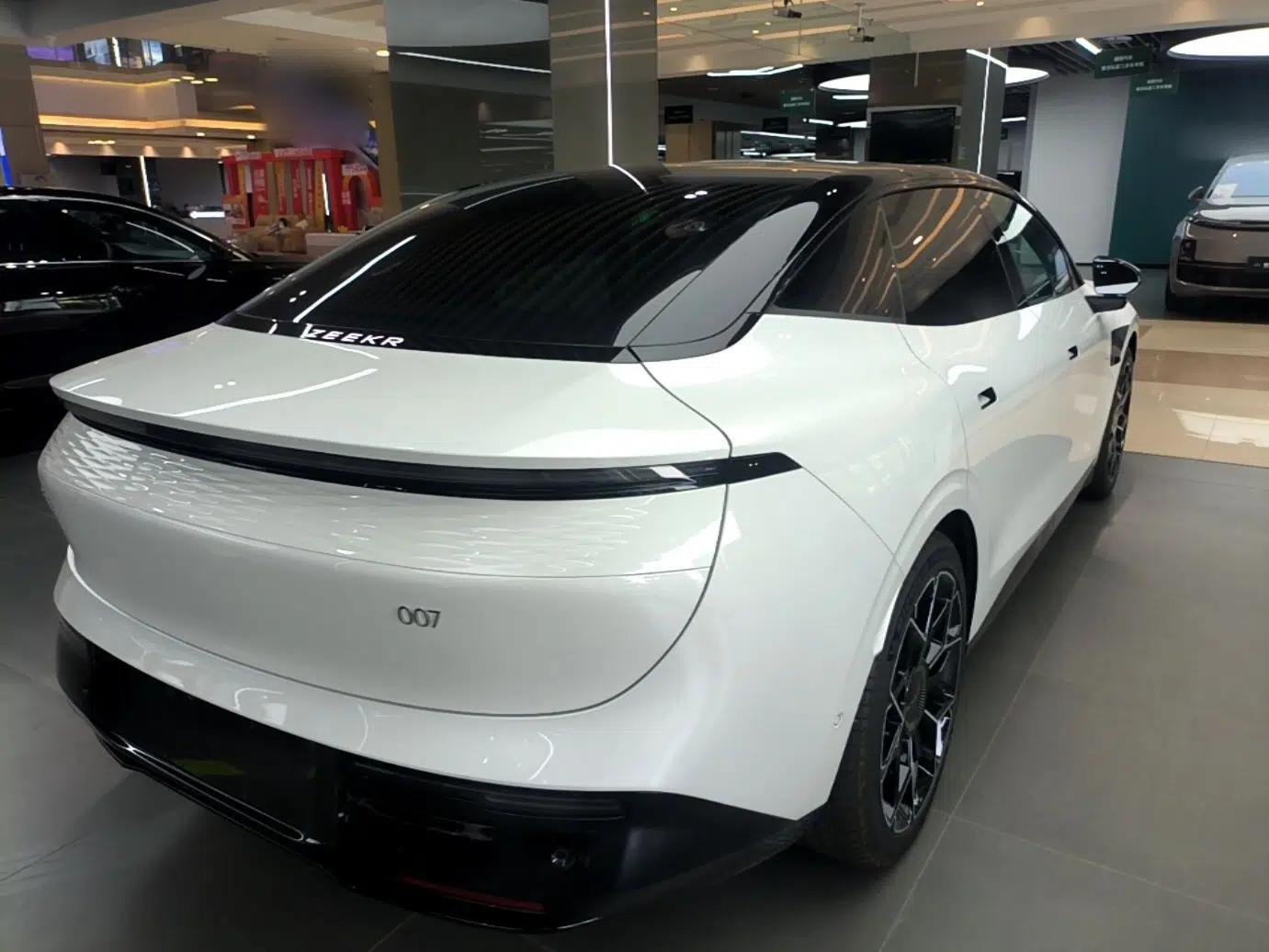 Zeekr 007 2025 Long-Range Rear-Wheel-Drive Intelligent Driving Version 100 kWh — миниатюра 6