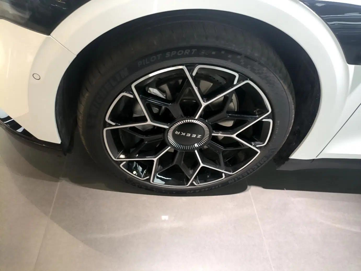 Zeekr 007 2025 Long-Range Rear-Wheel-Drive Intelligent Driving Version 100 kWh — миниатюра 8