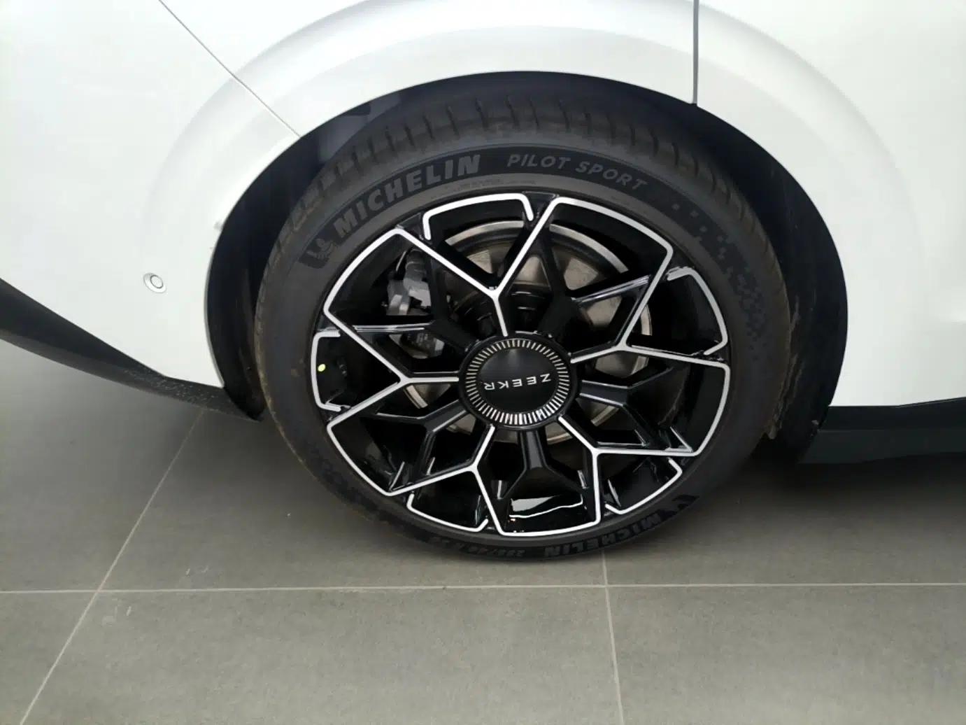 Zeekr 007 2025 Long-Range Rear-Wheel-Drive Intelligent Driving Version 100 kWh — миниатюра 10